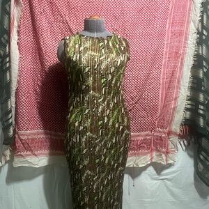 Women’s sleeveless army green snake skin print pleated dress